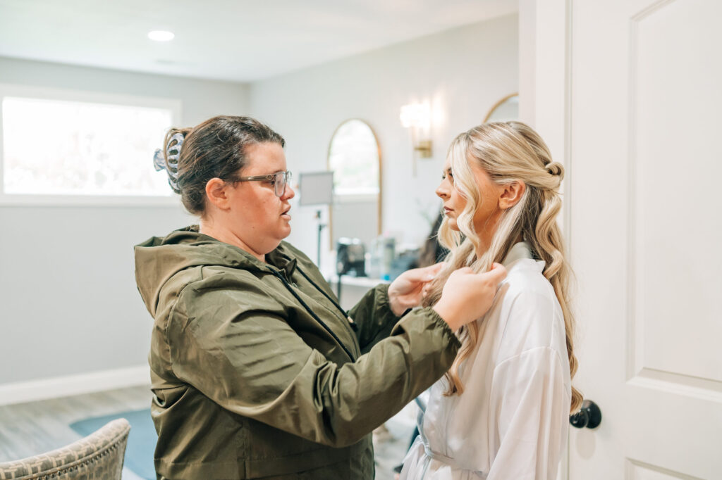 Wedding coordinator helps bride pre-wedding ceremony